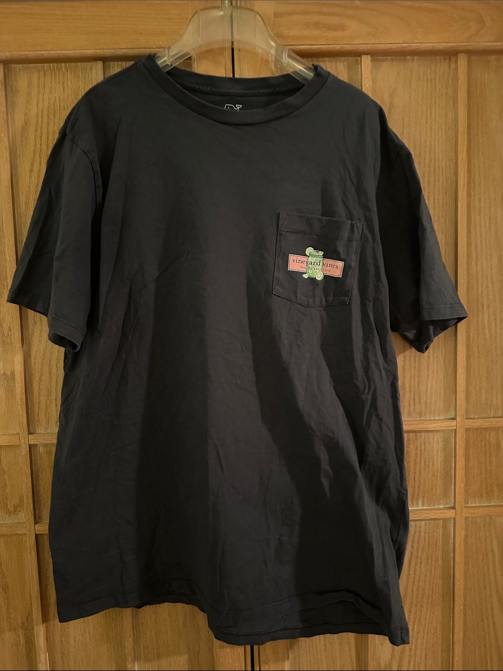 Vineyard Vines Men's navy blue Short-Sleeve Pocket Tee with Logo Patch